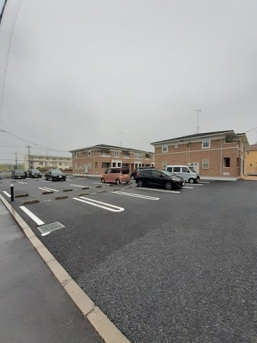 メゾン　ド　ルミエール　Ⅱの駐車場|駐車場に車を止められます