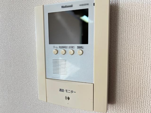 ウッドペッカー・西の内装|カメラ付インターホン