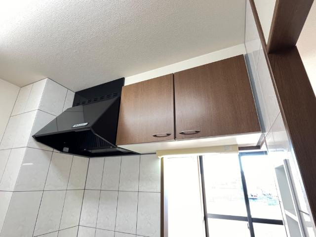 ウッドペッカー・西のキッチン|キッチン上部