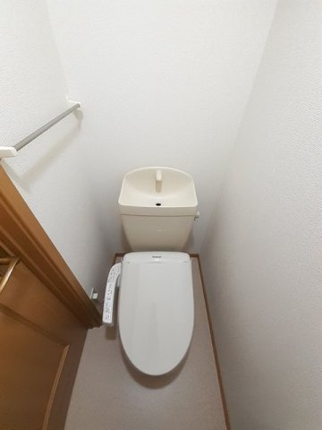 グロウステイトＷのトイレ|落ち着いた色調のトイレです
