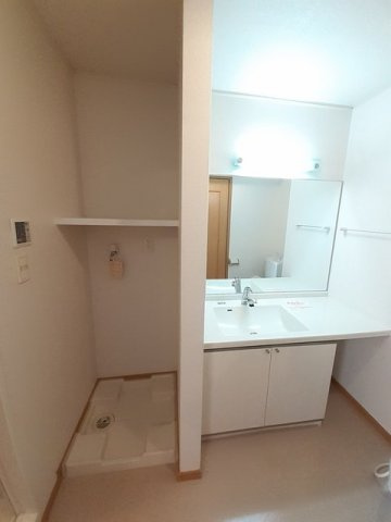 セレーノの洗面所|ゆったりとスペースのある洗面所