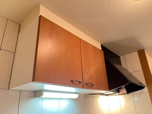 エレガンスⅠのキッチン|キッチン上部収納