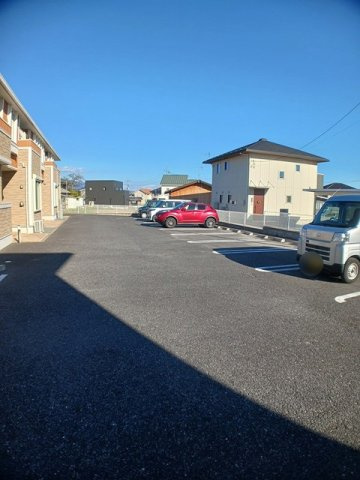 リヴェールの駐車場|車をお持ちの方に嬉しい駐車場付きの物件です