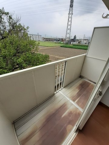 リヴェールＢのバルコニー|外からの目が気にならないバルコニーで洗濯物が干せます