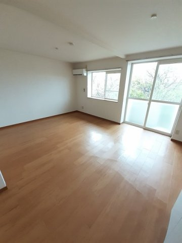 リヴェールＢの居間・リビング|使いやすい居間です