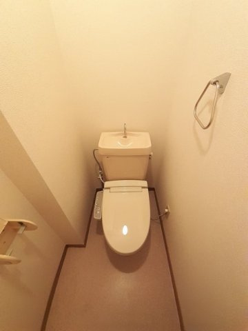 リヴェールＢのトイレ|落ち着いた色調のトイレです