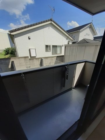 ブリランテのバルコニー|外からの目が気にならないバルコニーで洗濯物が干せます