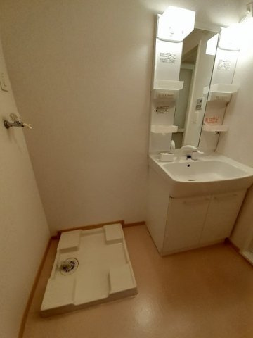 クローバーＡの洗面所|脱衣スペースもあります