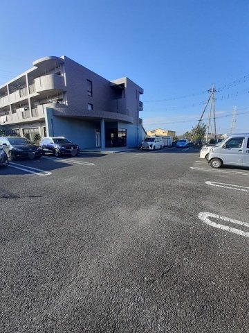 グランドレジデンスの駐車場|駐車スペースもあります
