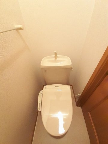 ソルセリエンテＢのトイレ|ゆったりとした空間のトイレです