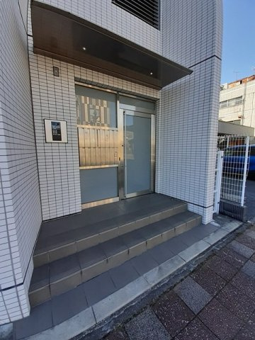 Ｙ’ｓアビタシオンⅡのエントランス|ゆとりのあるエントランスです