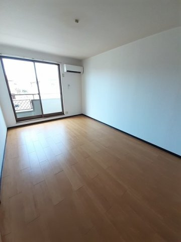 コンフレール　サンパティの内装|明るい室内です