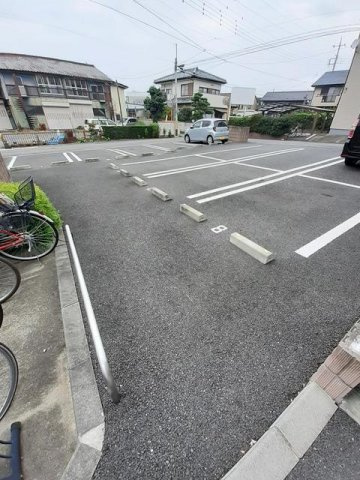 ミルトの駐車場|駐車場があるので、車を買う予定の方も安心です