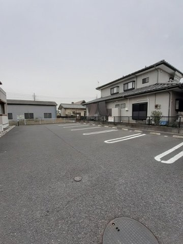 ウインズ　ガーデンの駐車場|駐車場があるので、車を買う予定の方も安心です