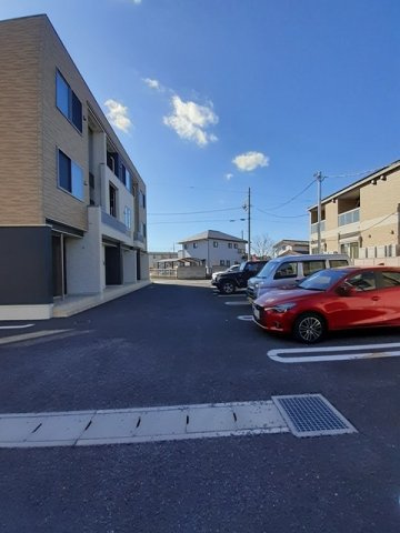 コンフォリアⅡの駐車場|駐車場があるので、車を買う予定の方も安心です