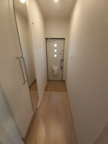 ラルジュ・コリーヌの玄関|収納もある玄関です