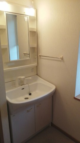 パインフィールドＡの洗面所|コンパクトで使いやすい洗面所