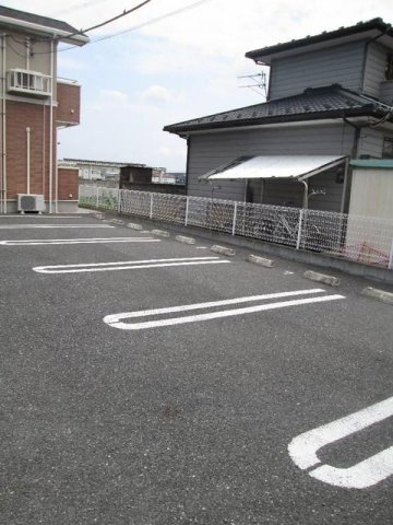 エテルノスターの駐車場|駐車場があるので、車を買う予定の方も安心です