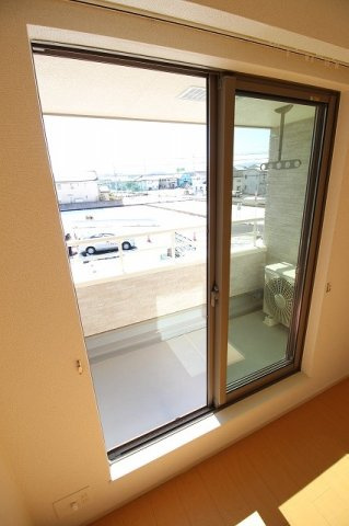 ストーリアⅠのバルコニー|暖かな日差しのふりそそぐバルコニー