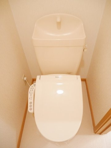 サンパティークⅡのトイレ|ゆったりとした空間のトイレです