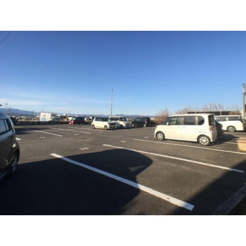 福島ハイツB-2の駐車場|駐車場があるので、車を買う予定の方も安心です