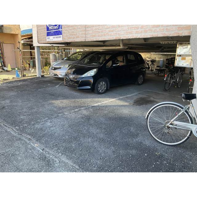レオハイツの駐車場|車をお持ちの方に嬉しい駐車場付きの物件です