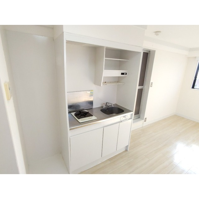 本町ヒルズのキッチン|コンパクトなキッチンで掃除もラクラク
