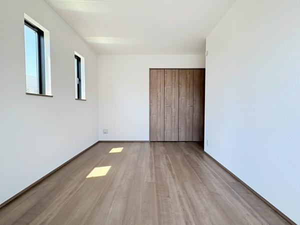 大和市福田５丁目の新築一戸建の子供部屋|２階バルコニーに面しているお部屋です！お子様部屋やお仕事部屋としてもお使いいただけます！