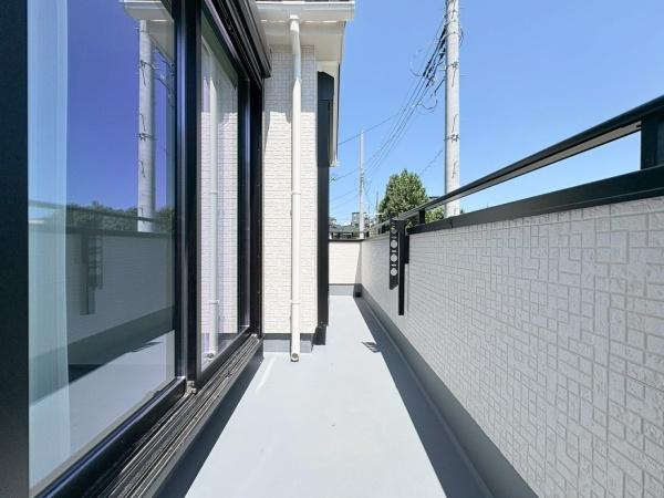 大和市福田５丁目の新築一戸建のバルコニー|２階バルコニーです！陽当りが良く冬でも洗濯物がすぐ乾きそうですね♪