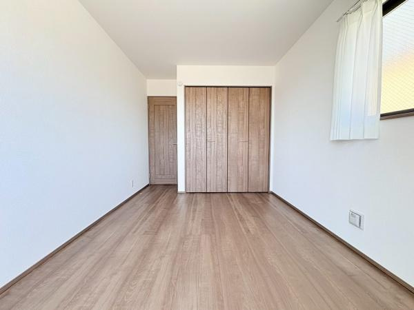 大和市福田５丁目の新築一戸建の洋室|洋室６帖！バルコニーに面しているお部屋で陽当り＋通風良好です！