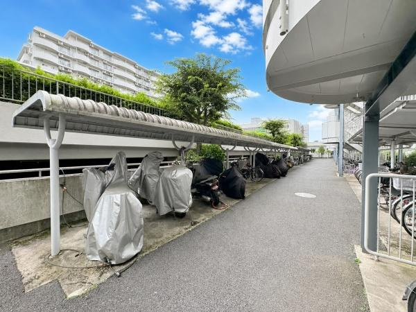 ハイネスアミティ鶴間壱番館のその他共用部分|駐輪場及びバイク置き場。