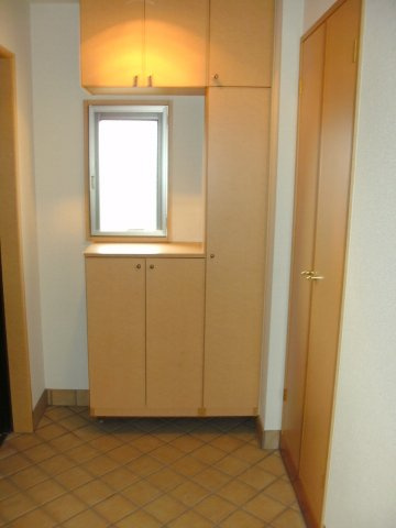 シンシア東山台の玄関