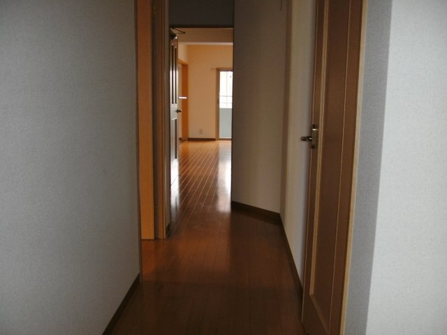 シンシア東山台の玄関