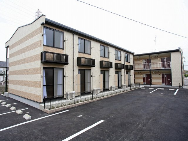 レオパレスドゥ　ボワの外観