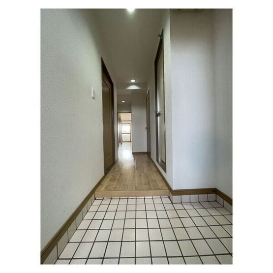 【玄関】 | グランドヒルズ西川