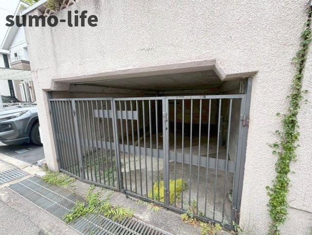 武庫之荘本町戸建の駐車場