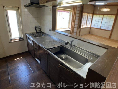 【キッチン】 | 美原5丁目28-7売家 | 光が差し込むシステムキッチン