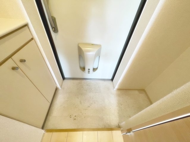 パークサイド宝塚の玄関|明るい玄関です