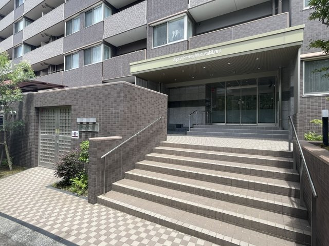 アルファステイツ紫原のエントランス