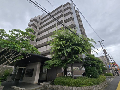 【外観】 | エイルヴィラ大橋南 | 手入れの行き届いた、美しい植栽に囲まれた外観です♪