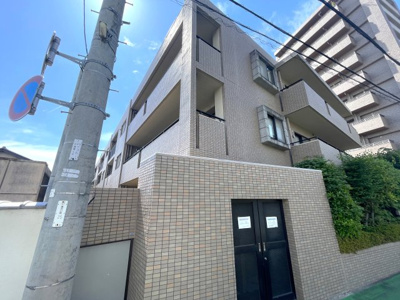 【外観】 | ロイヤルマンションユトリテ田島 | 手入れの行き届いた、美しい植栽に囲まれた外観です♪