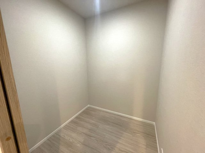 【その他】 | ロイヤルマンションユトリテ田島 | 季節物や大型の荷物を一括収納。各部屋をすっきり広く使える、高コスパなマルチ空間です☆