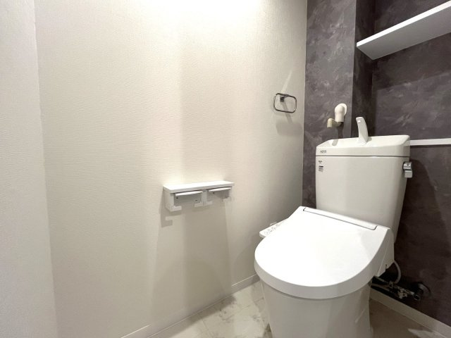 【トイレ】 | オリエントハイツ小戸 | ゆとりと清潔感に包まれた、快適なトイレスペース。
