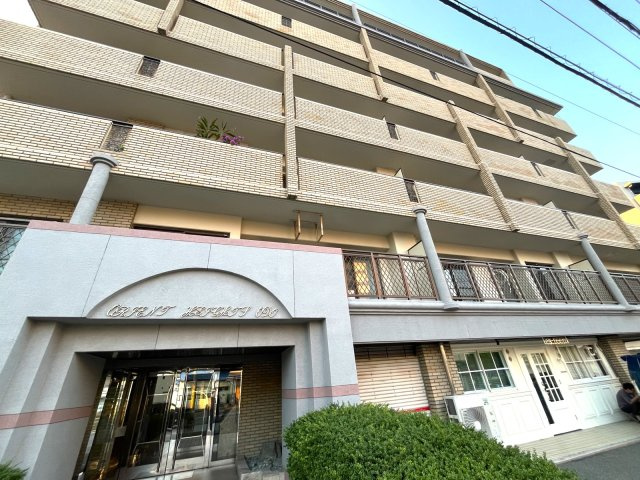 【外観】 | オリエントハイツ小戸 | 手入れの行き届いた、美しい植栽に囲まれた外観です♪