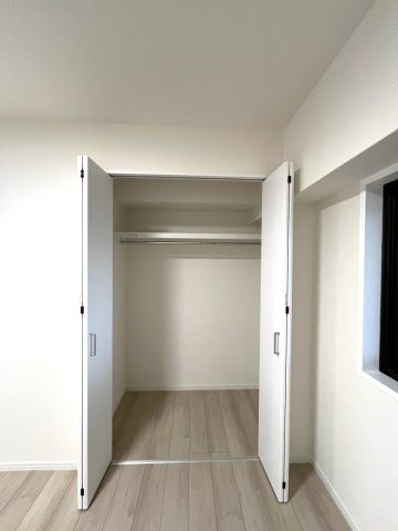 【収納】 | オリエントハイツ小戸 | 居室の収納が大きくて使いやすそうです！
季節家電や、お洋服が多い方も安心です♪