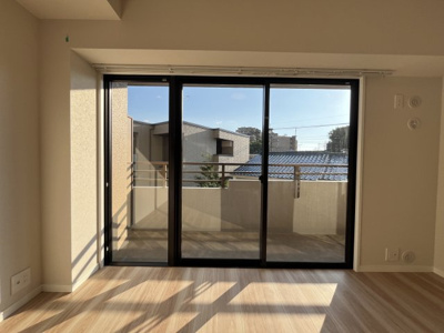 【その他】 | アーサー大橋エクシオ2 | 大きな窓なので、部屋の奥まで光が届いて明るく、日中の電気代を節約できて開放感も◎