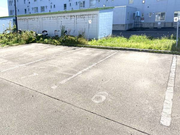 ビレッジハウス大町1号棟の駐車場|車をお持ちの方に嬉しい駐車場付きの物件です