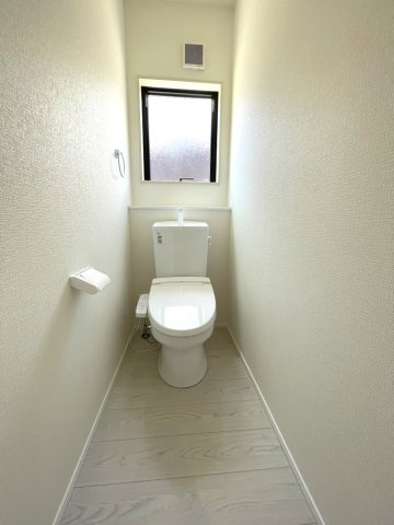 岡山市中区乙多見　戸建のトイレ|1階トイレの様子です。