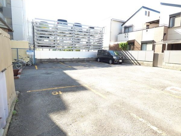 ハイライフメイユウの駐車場