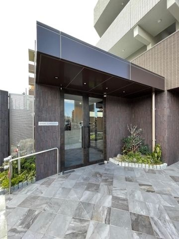 タワーズ香椎駅前のエントランス